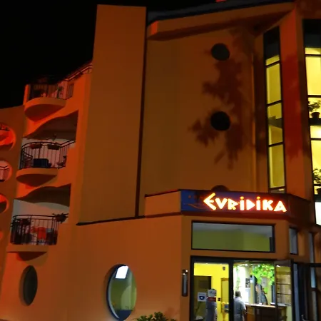Evridika מלון נסבר