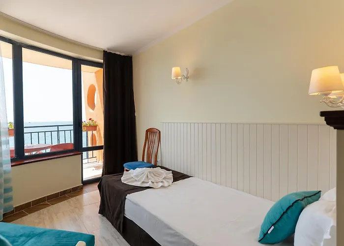 فندق Evridika 3*